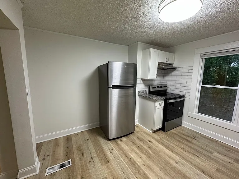 917 E Dayton Ave — Photo 15