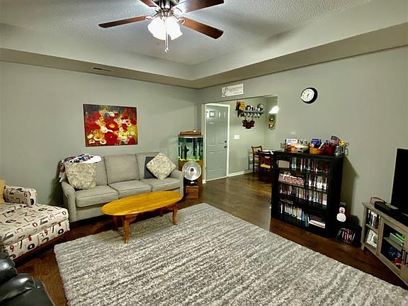 4th image of 224 NE Misty Cove Ct