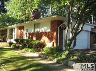 28242 Green Willow St, Farmington Hills, MI 48331
