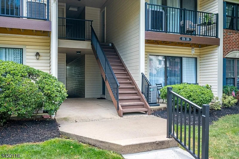 2 bed, 2.0 bath, 1181 sqft, $2,600 — Photo 3