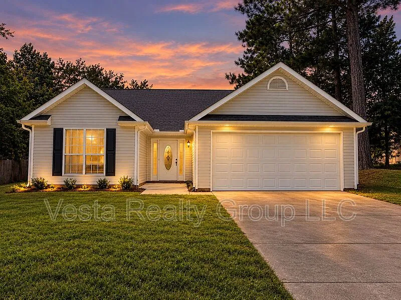 3 bed, 2.0 bath, 1281 sqft, $1,895 — Photo 2