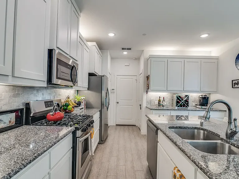 2724 Splendor Dr — Photo 7