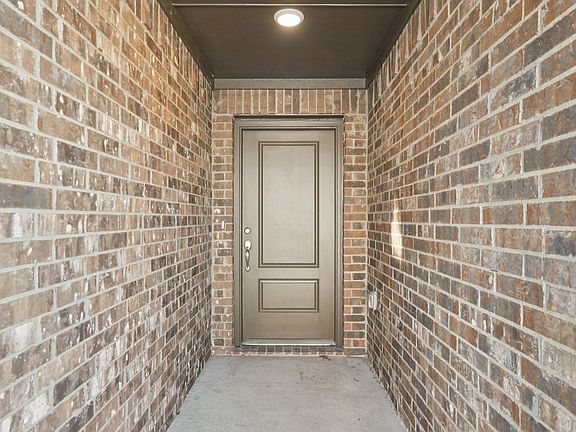 3rd image of 609 Bassett Hall Rd