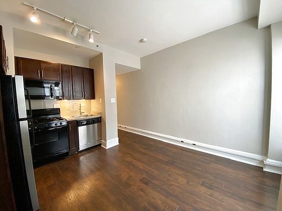 3rd image of 415 W Belmont Ave #204