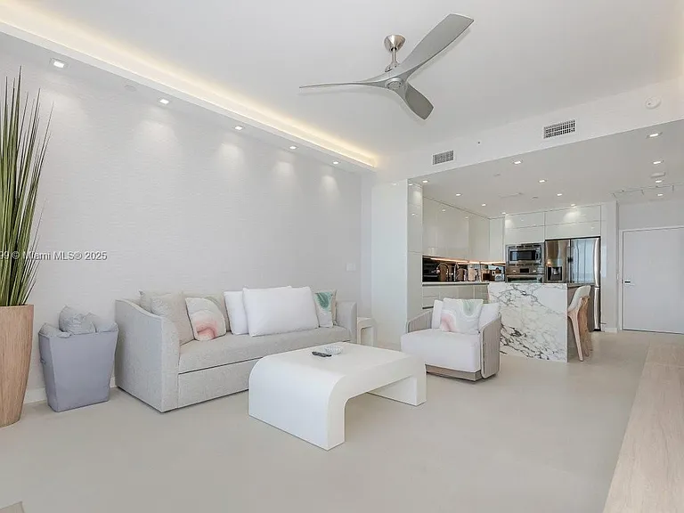 2301 Collins Ave — Photo 4