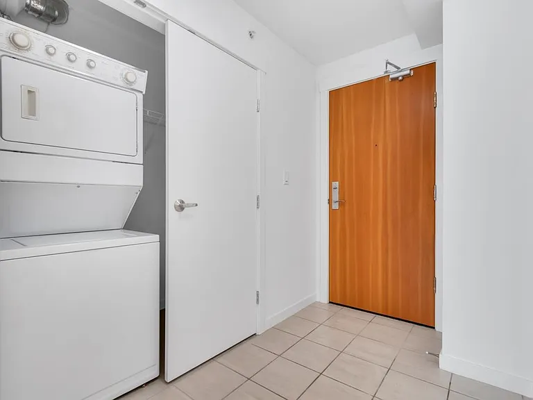 1189 Melville St #501 — Photo 32