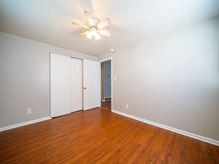 472 Elsmere St #C — Photo 7