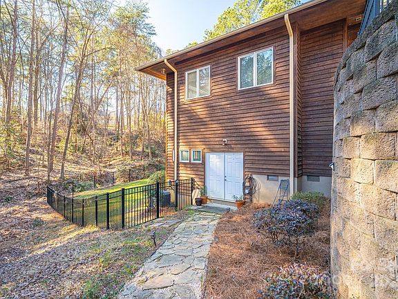 4th image of 9065 Burroughs Ct