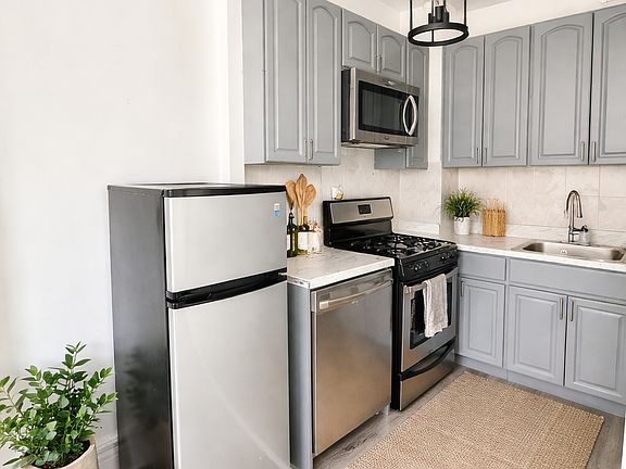 3rd image of 749 Saint Nicholas Ave APT 4R