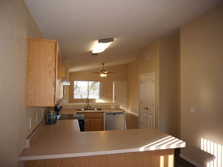 2201 S Saint Suzanne Dr — Photo 16