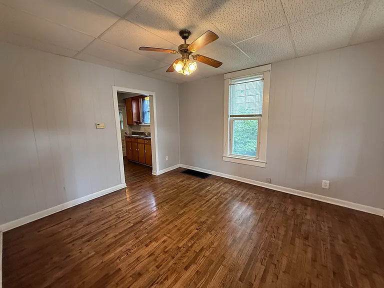 218 E Monroe St — Photo 4