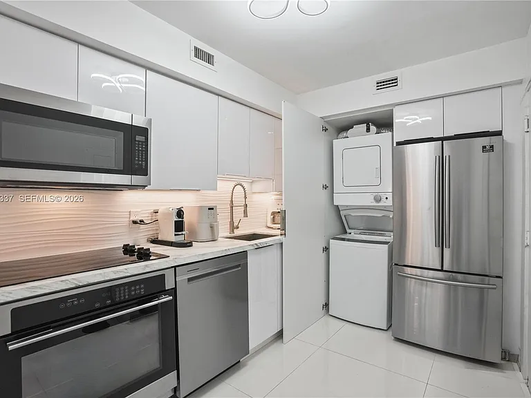 6770 Indian Creek Dr #5M — Photo 24