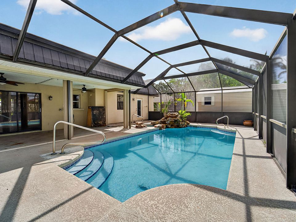 1st image of 214 NE Camelot Drive