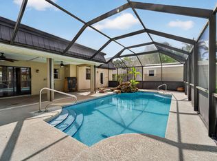 214 NE Camelot Dr, Port Saint Lucie, FL 34983
