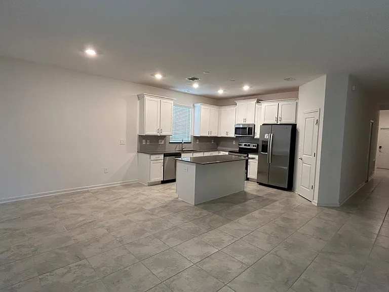 913 Laurel View Way — Photo 12