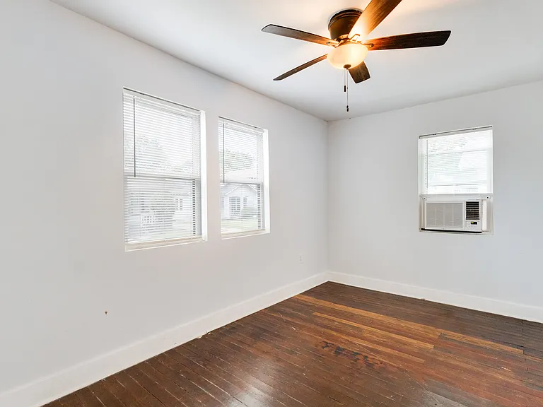 406 Voorhies St #B — Photo 9