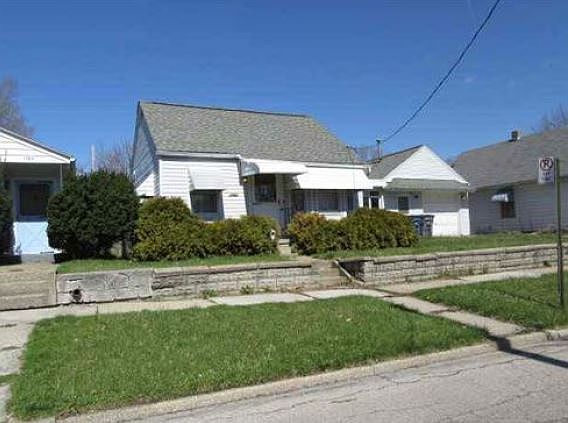 2nd image of 1760 Finch St