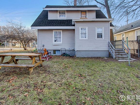 2nd image of 555 Dickinson St SE