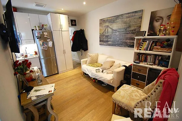 Rented by REAL New York | media 26