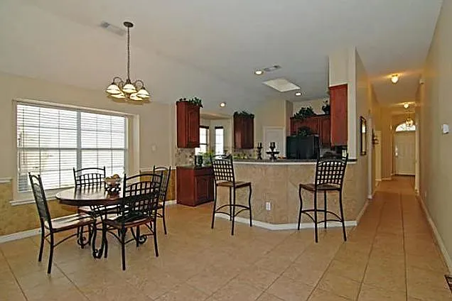 10374 Coach House Ln — Photo 4