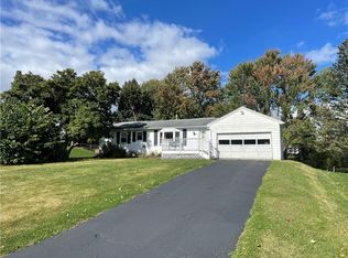 41 Camelot Dr, Rochester, NY 14623