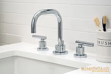 Rented by aptsandlofts.com