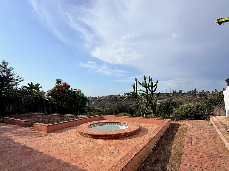 657 Redlands Pl — Photo 12