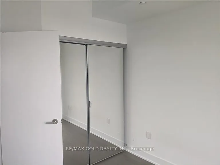 20 Shore Breeze Dr #3803 — Photo 5