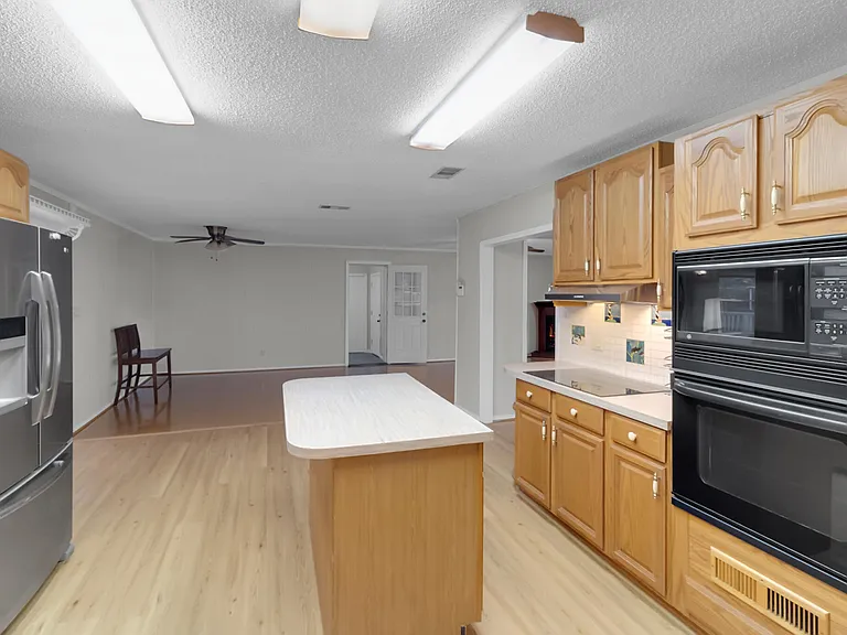 300 Wildwood St — Photo 9