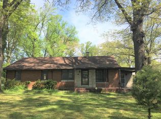 810 W Kennicott St, Carbondale, IL 62901