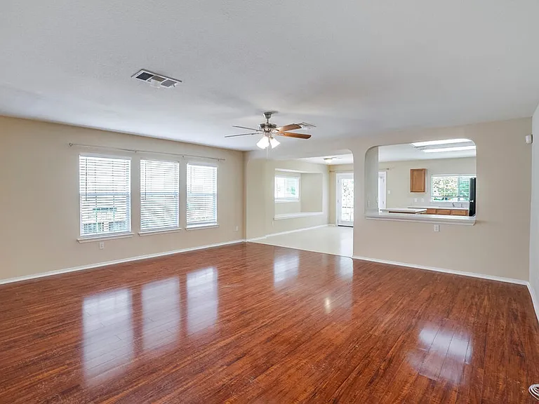 2101 Deer Creek Trl — Photo 4