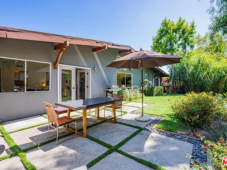 22705 Crespi St — Photo 11