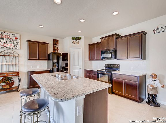 5th image of 476 Willow Arch St