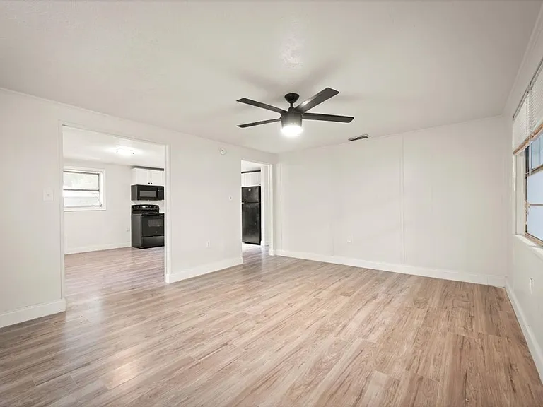 7903 New Kings Rd — Photo 4