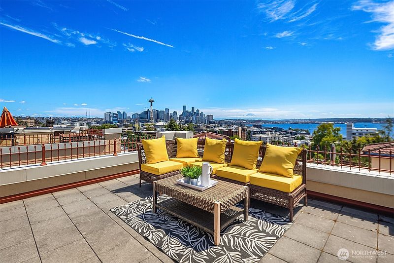 3rd image of 371 W Olympic Place