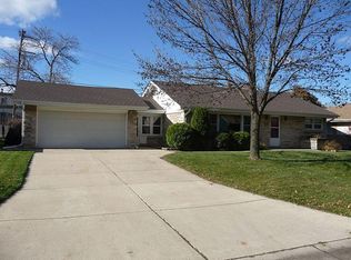 3149 N Knoll Blvd, Wauwatosa, WI 53222