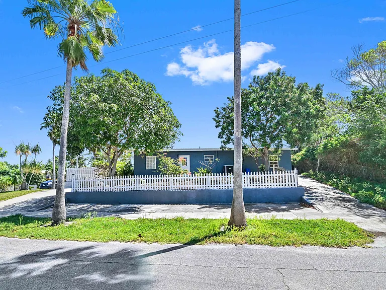 1032 W Jennings St — Photo 3