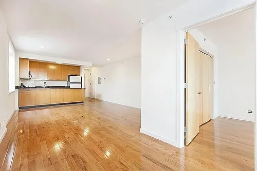 25-27 Astoria Blvd S #7A Photo 1 25-27 Astoria Blvd S #7A Photo 1