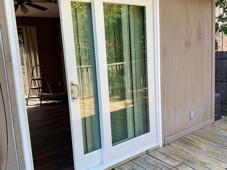 5203 Sutton Ct — Photo 2