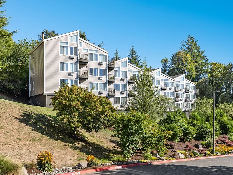 Sunset Summit Apartments — Photo 56