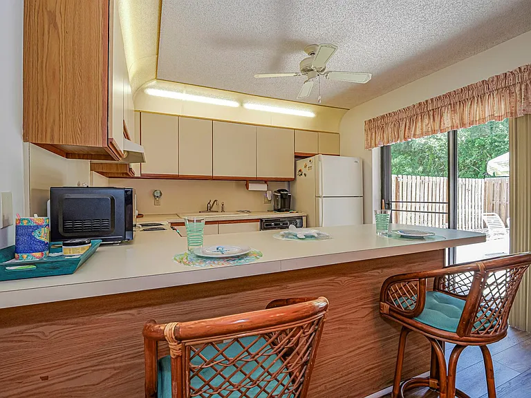 340 S Waverly Pl — Photo 12