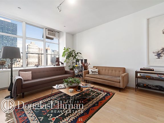 4th image of 448 W 37th St APT 11B
