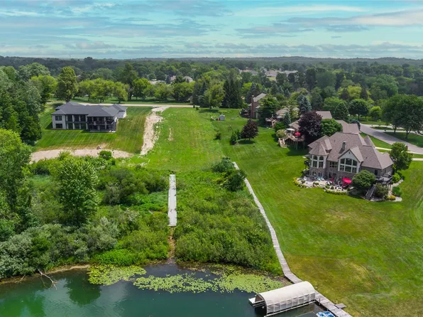 4172 Northshore Dr, Fenton, MI 48430