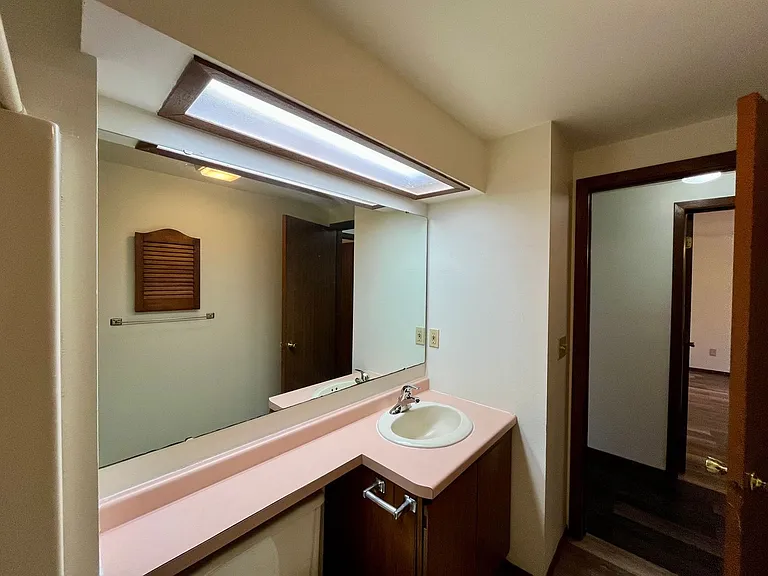 180 W Hill Rd — Photo 10