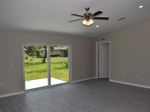 4th image of 3688 Donahue Ave