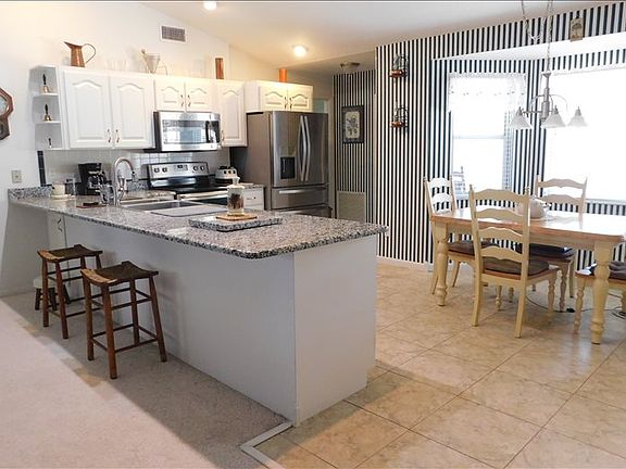 3rd image of 1111 Oriole St