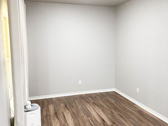 5th image of 1667 Dryden Ave