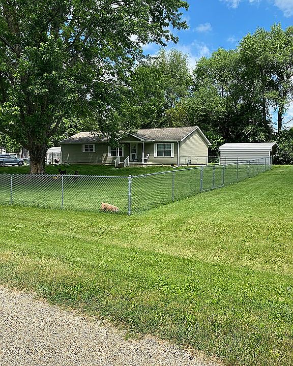 1st image of 34 Lyndon Dr