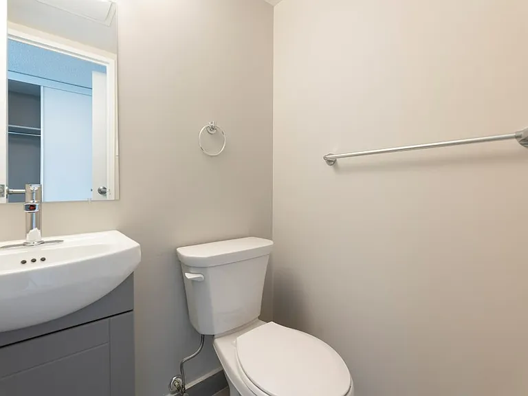 3575 Kaneff Cres — Photo 11