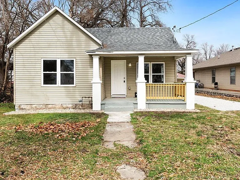 727 E Dale St — Photo 1